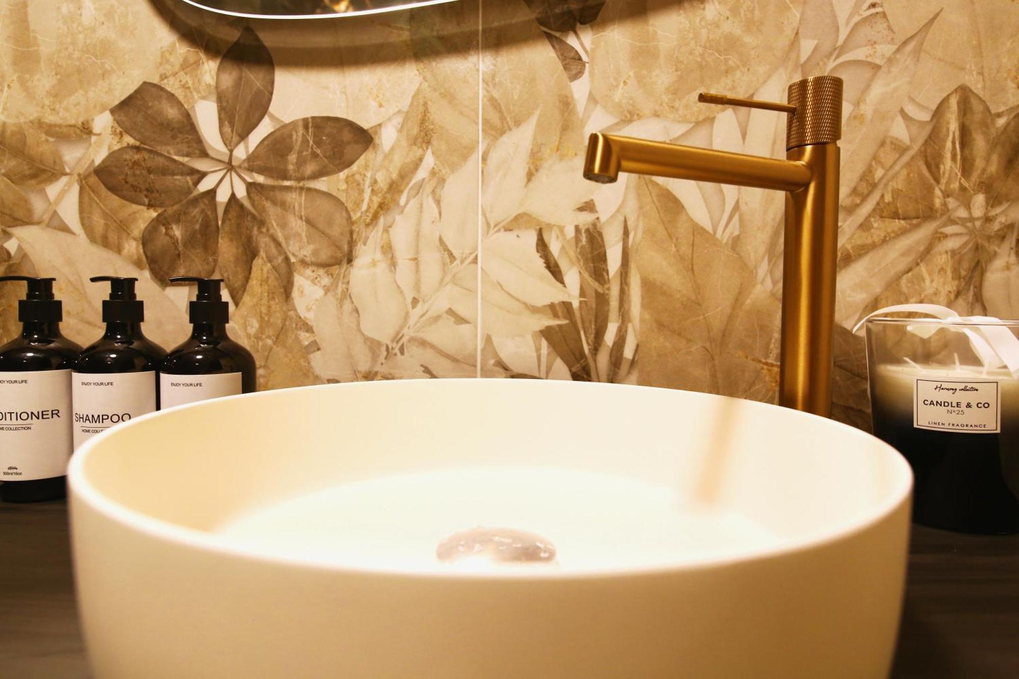 Flower Suite And Spa La Seyne-sur-Mer Εξωτερικό φωτογραφία